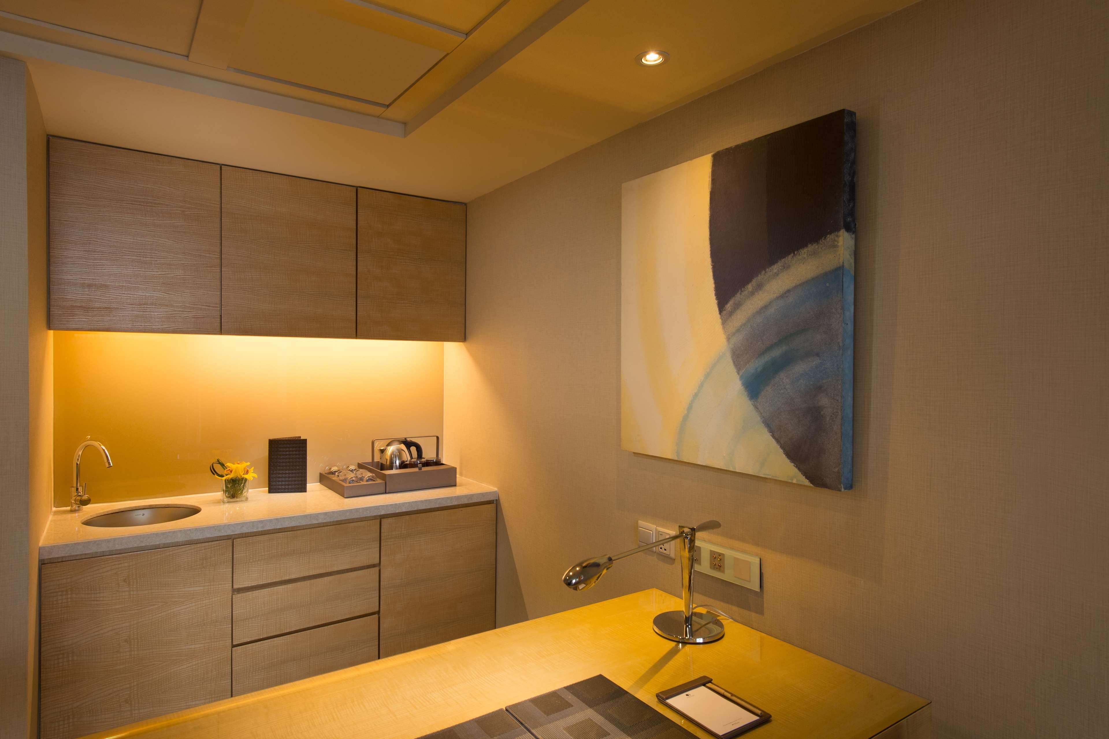 Doubletree By Hilton Kuala Lumpur Hotel Kültér fotó A workroom at the British Embassy in Berlin