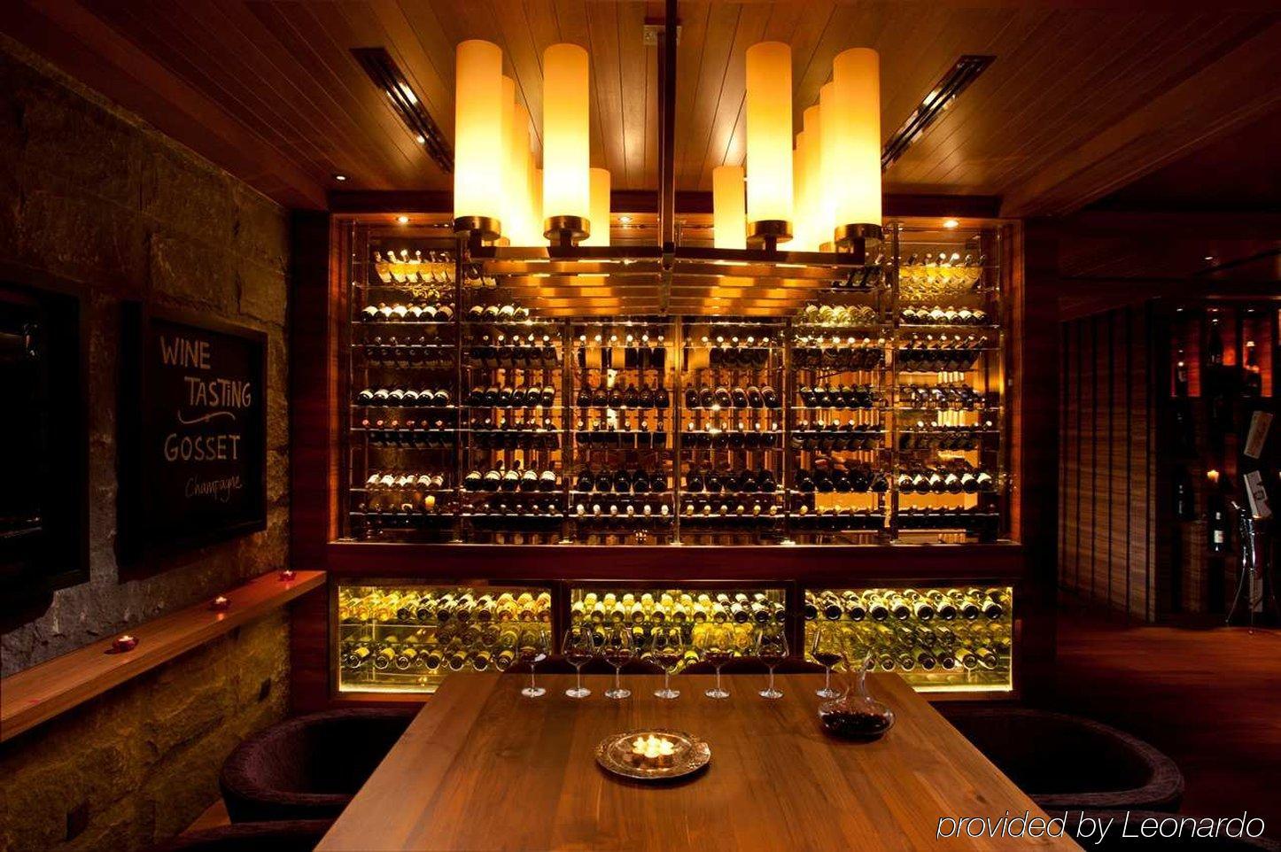 Doubletree By Hilton Kuala Lumpur Hotel Étterem fotó Wine Bar