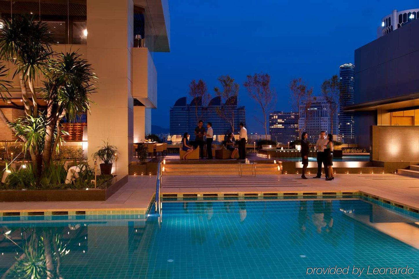 Doubletree By Hilton Kuala Lumpur Hotel Létesítmények fotó The pool at the hotel